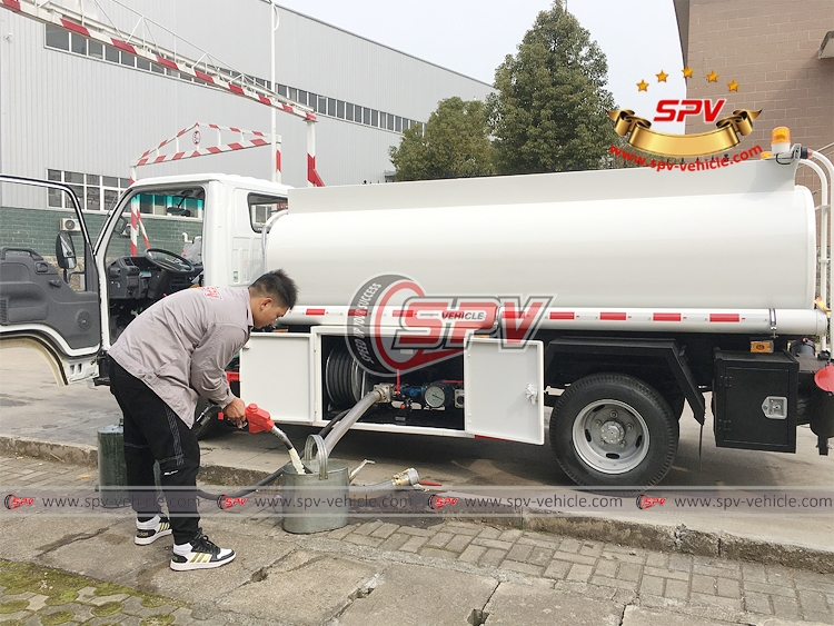 4,000 Litres Refueling Tank Truck ISUZU - Nozzle Testing